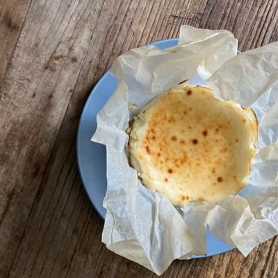 芳醇な白いバスクチーズケーキ
