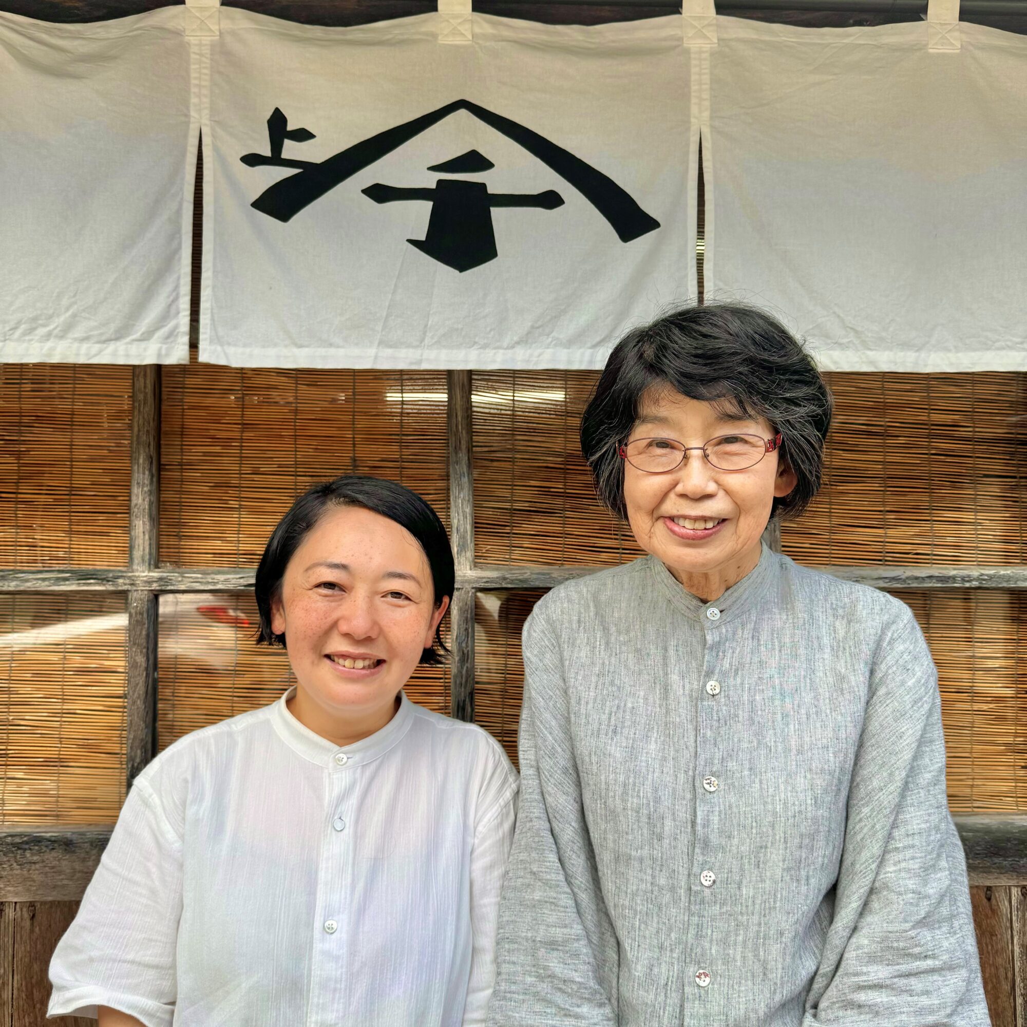 代表取締役：近岡志緒美様（右）、取締役：近岡由紀様（左）